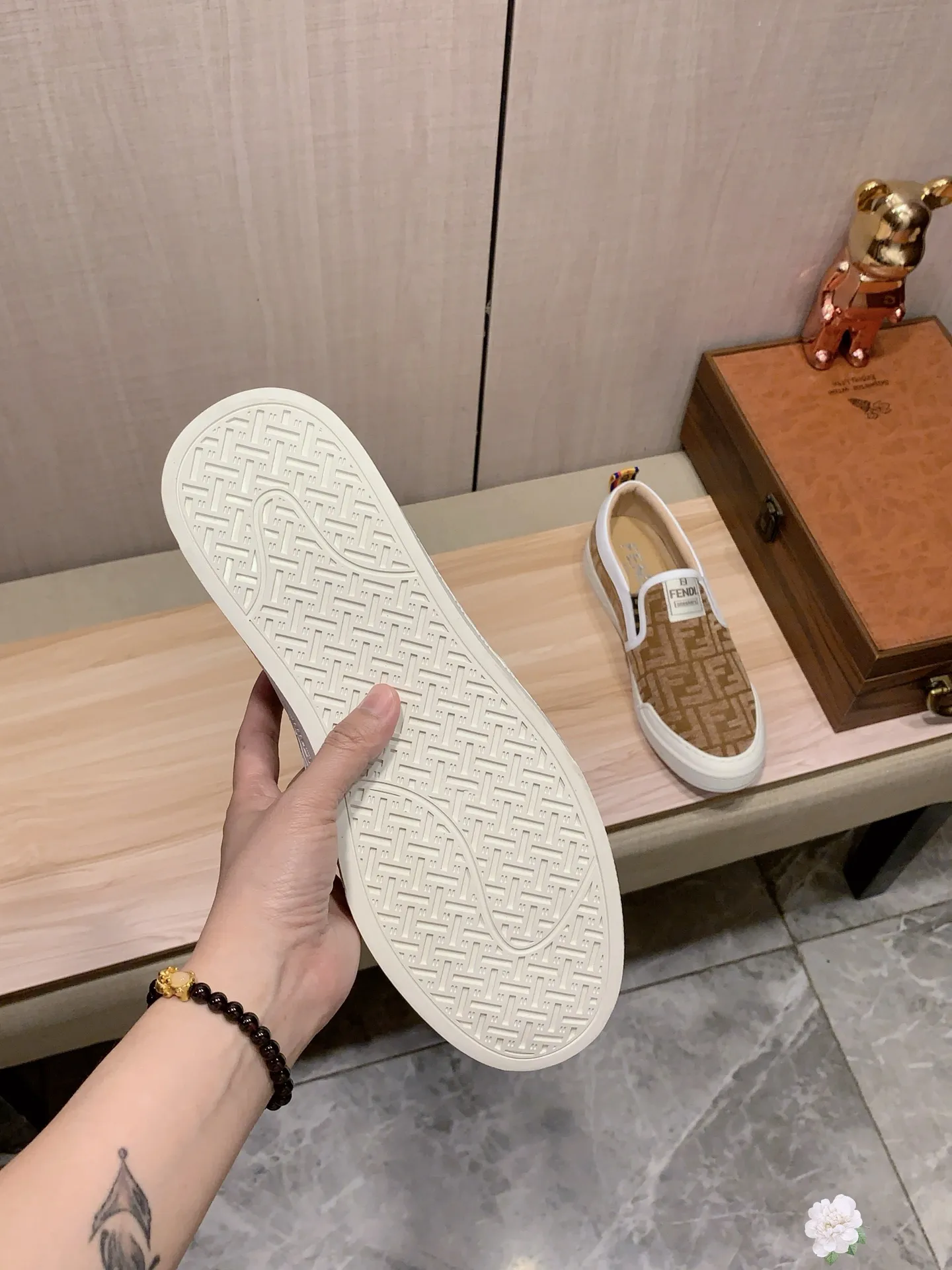 Men's men's shoes💰380💰💰🎩🎩[Lightning][Lightning] "FENDI*" The latest and most popular casual shoes, top brand [Seduce] luxury~purchase, top~quality. [Strong] The upper is made of imported breathable cloth fabric with cowhide material ➕ breathable sheepskin feet (•) and fine workmanship. The original stylish and stylish soft rubber wear-resistant and non-slip outsole is light and comfortable on the feet. The real thing looks better when photographed. No. 2291: code: 38-44, 3️⃣ colors selected